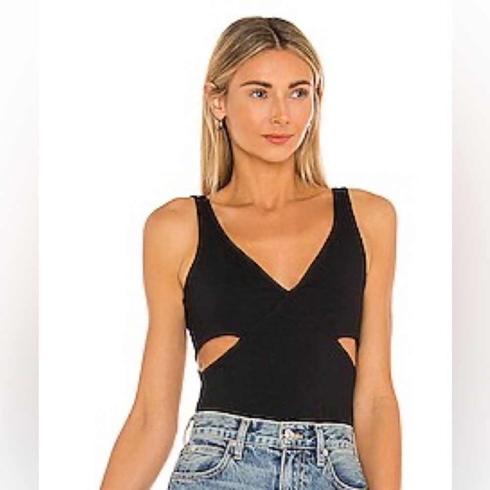 Susana Monaco | XS | V Neck Side Open Strap Tank in Black